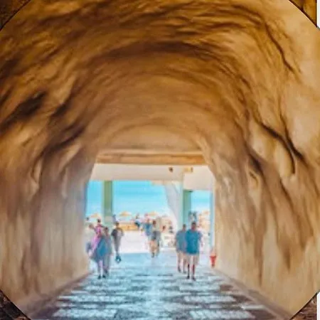 - Anna Town - New アパート アルブフェイラ